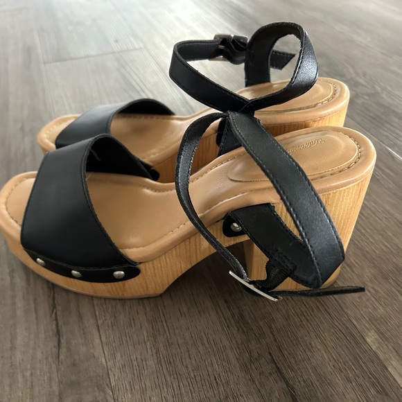 Women’s Universal Thread Clog Sandals - Picture 3 of 6